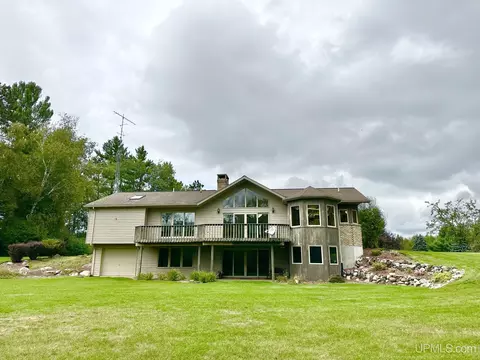 W5651 River Meadows, Norway, MI 49870