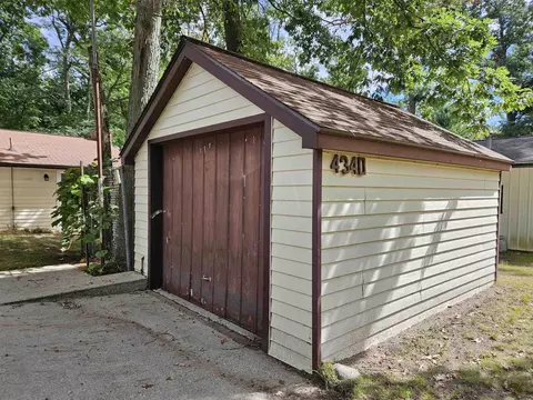 4340 N Eberhart, Harrison, MI 48625 photo 29