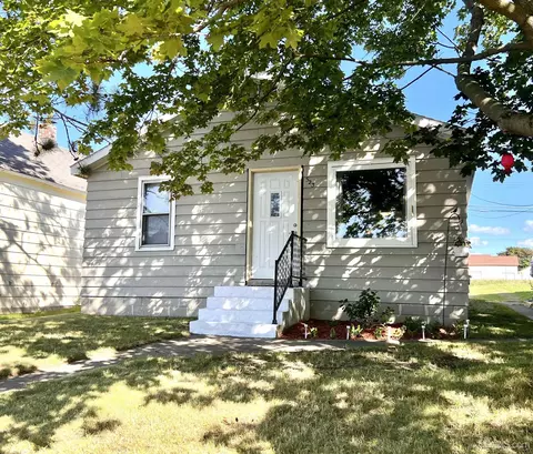 523 N 11, Gladstone, MI 49837