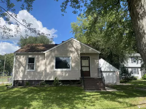 1936 W Sterns, Temperance, MI 48182 photo 2
