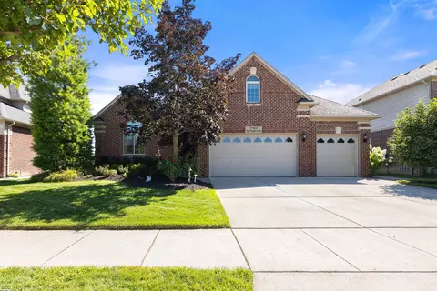 19464 Springbrook, Macomb, MI 48044