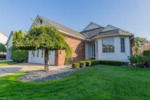 20120 Ridgeway #12, Clinton Township, MI 48038
