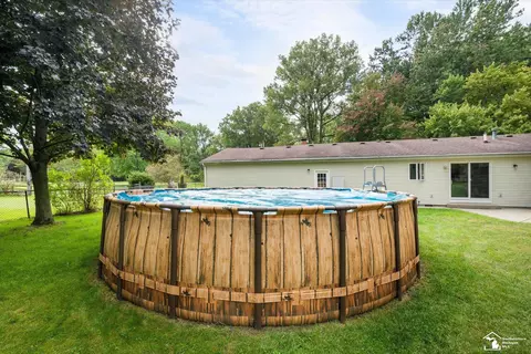 9640 Douglas, Temperance, MI 48182 photo 25