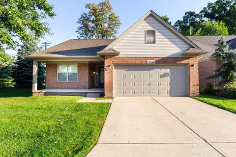 13617 Ridgepoint Dr, Sterling Heights, MI 48313