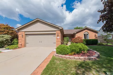 16524 Pine Cone, Woodhaven, MI 48183
