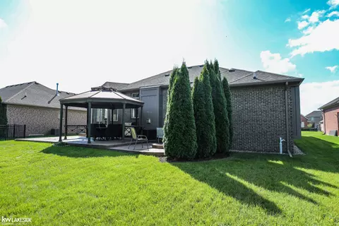 16455 Moore Park, Macomb, MI 48044 photo 4