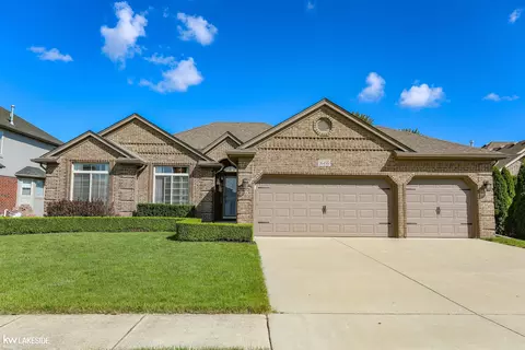 16455 Moore Park, Macomb, MI 48044 photo 2