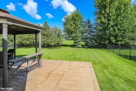 16455 Moore Park, Macomb, MI 48044 photo 9