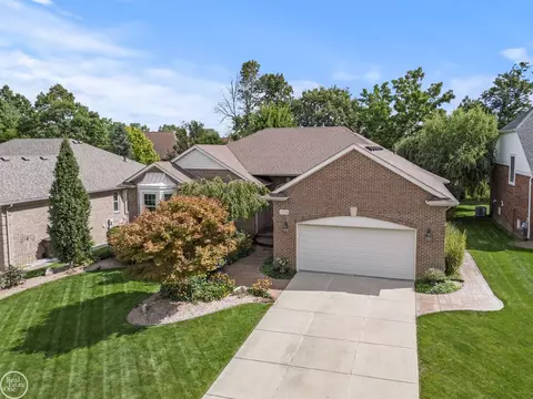 55076 Woods UNIT 2, Shelby Township, MI 48316