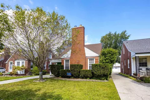 2000 Lennon, Grosse Pointe Woods, MI 48236 photo 2