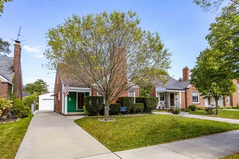 2000 Lennon, Grosse Pointe Woods, MI 48236 photo 3