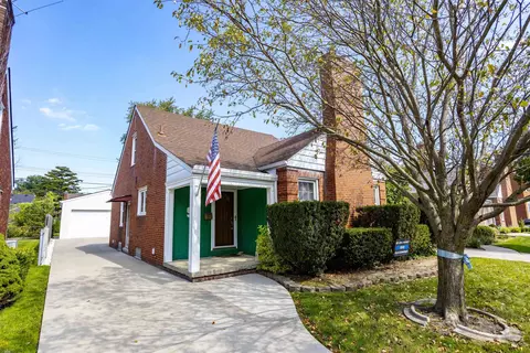 2000 Lennon, Grosse Pointe Woods, MI 48236 photo 4