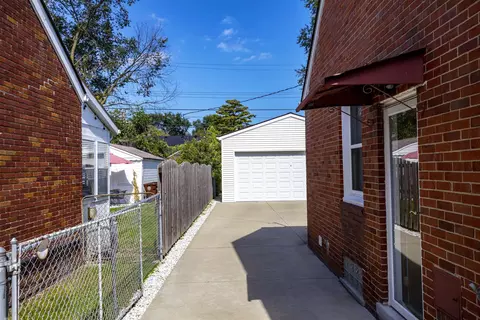 2000 Lennon, Grosse Pointe Woods, MI 48236 photo 42
