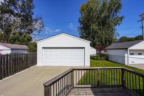2000 Lennon, Grosse Pointe Woods, MI 48236 photo 37