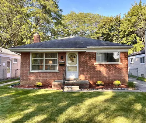 698 Crest, Mount Clemens, MI 48043