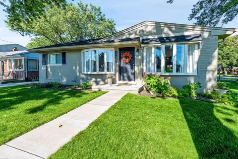 34069 Jefferson St Clair Shores Mi 48082, Saint Clair Shores, MI 48082