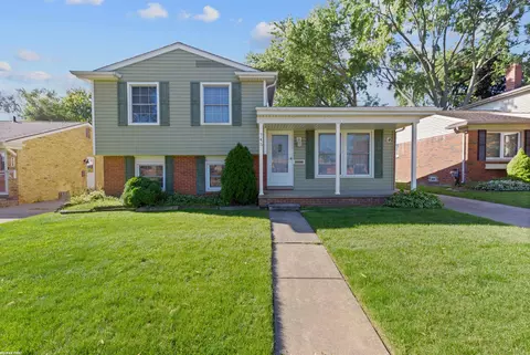745 W Elmwood, Clawson, MI 48017
