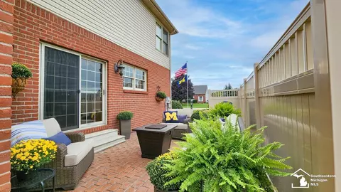 975 Tottenham, Monroe, MI 48161 photo 4