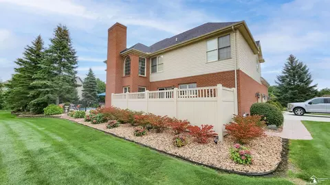 975 Tottenham, Monroe, MI 48161 photo 6