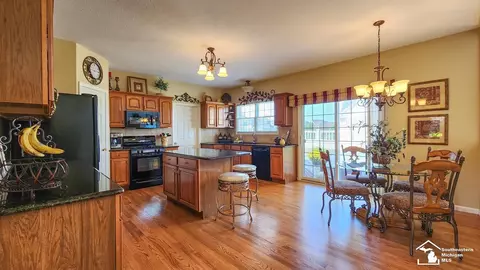 975 Tottenham, Monroe, MI 48161 photo 17