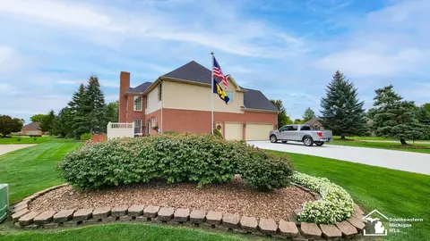975 Tottenham, Monroe, MI 48161 photo 3