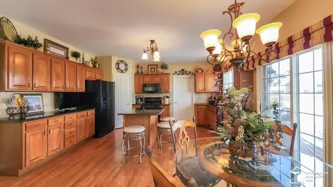 975 Tottenham, Monroe, MI 48161 photo 18