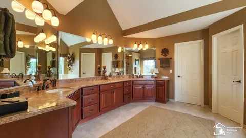 975 Tottenham, Monroe, MI 48161 photo 28