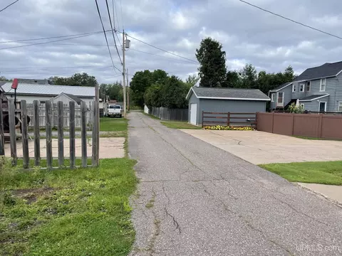 150 W Superior, Ishpeming, MI 49849 photo 5