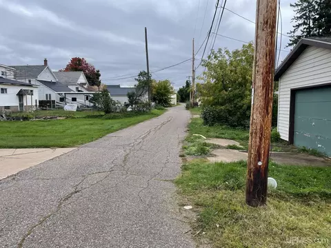 150 W Superior, Ishpeming, MI 49849 photo 6