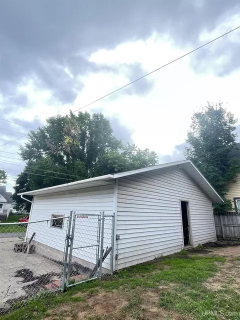 122 E Clark, Negaunee, MI 49866 photo 3