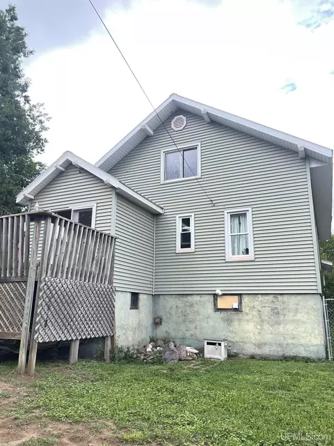 122 E Clark, Negaunee, MI 49866 photo 2