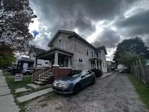 524 E Maumee, Adrian, MI 49221 photo 2