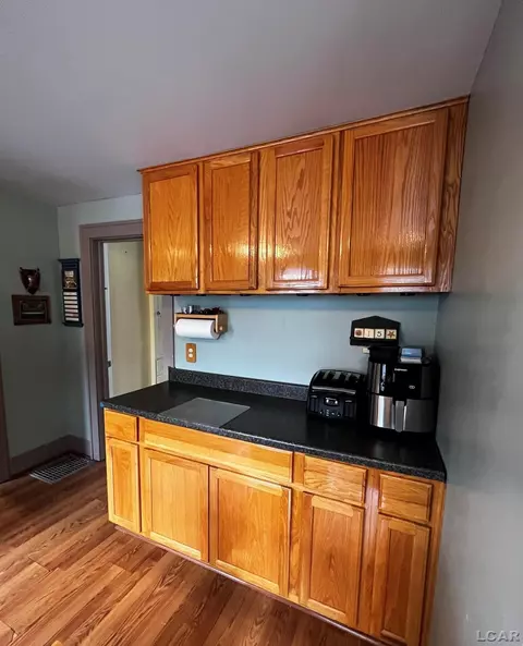 524 E Maumee, Adrian, MI 49221 photo 9