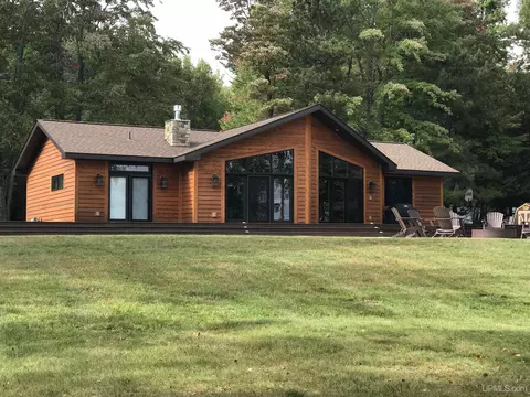 4440 Crago, Florence, WI 54121