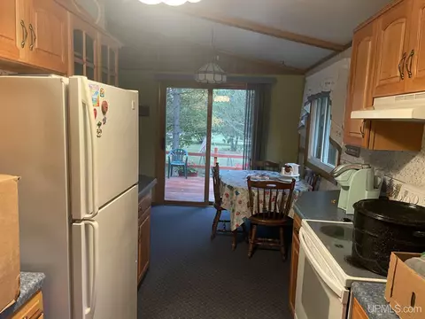3 Eagle St, Ishpeming, MI 49849 photo 2