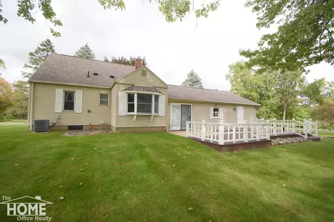 8672 E Cole, Durand, MI 48429 photo 3