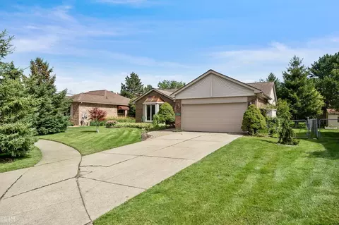 46946 Foxtail, Macomb, MI 48044 photo 3