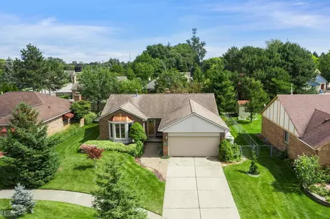 46946 Foxtail, Macomb, MI 48044 photo 4