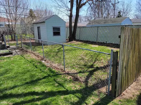 24924 Lambrecht, Eastpointe, MI 48021 photo 2