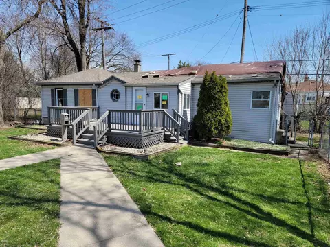 24924 Lambrecht, Eastpointe, MI 48021