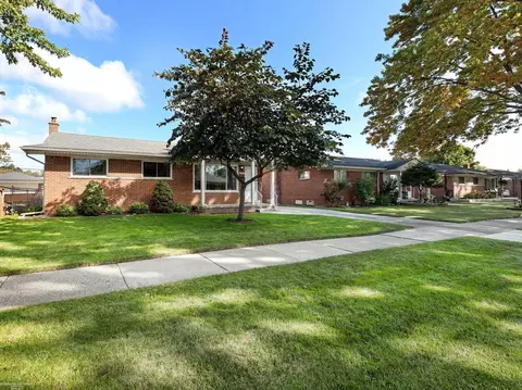 8463 Christine, Warren, MI 48093