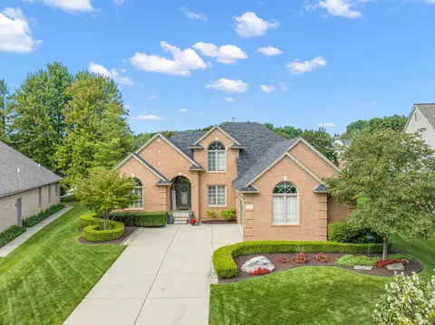 1039 Bloomview, Rochester, MI 48307