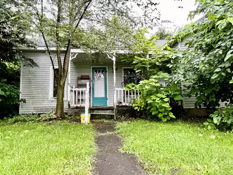 621 W Brady, Chesaning, MI 48616