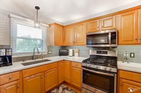 977 Tottenham, Monroe, MI 48161 photo 10