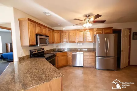 2428 Sutton, Temperance, MI 48182 photo 14