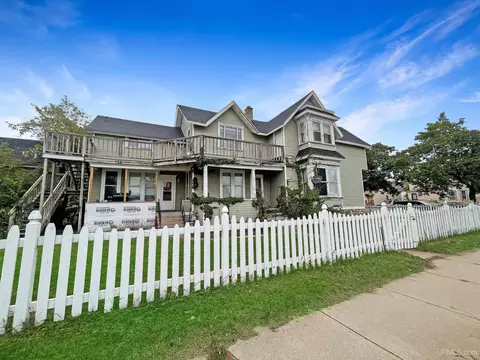 1301 N 1st, Escanaba, MI 49829