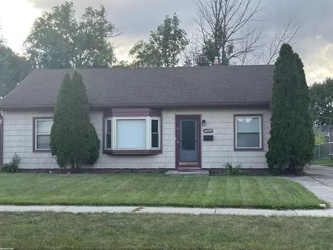 26095 Waldorf, Roseville, MI 48066