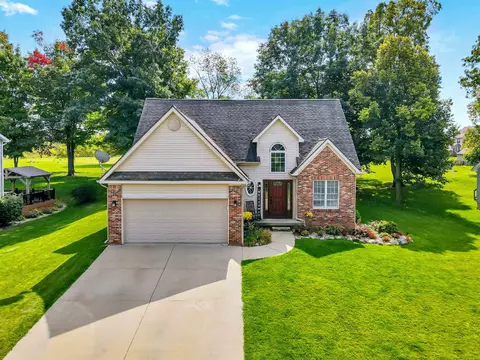 6202 S Pond, Grand Blanc, MI 48439