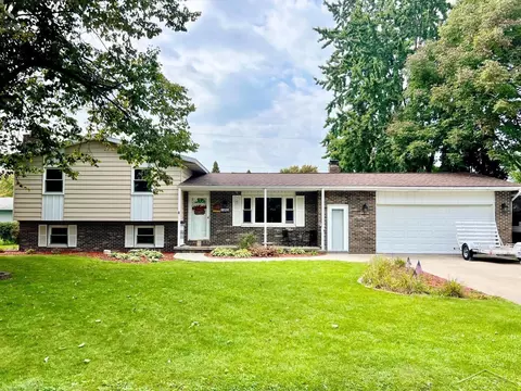 4484 Linden Park Dr, Bay City, MI 48706