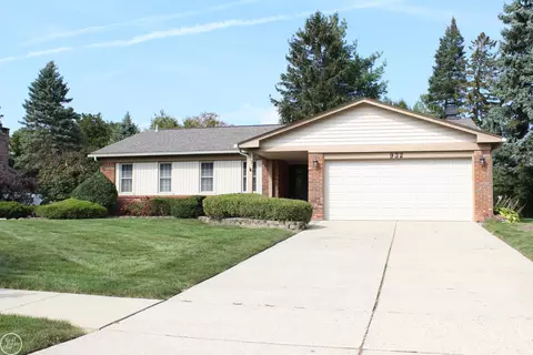932 Huntsford, Troy, MI 48084
